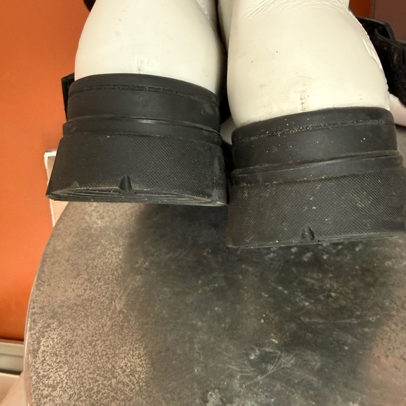 UGG 7White and Black Boots - Picture 6 of 10